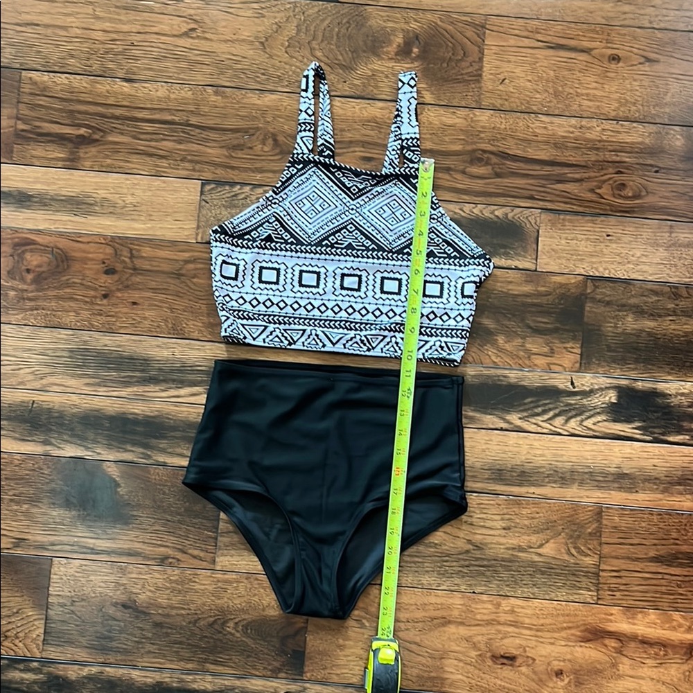 Geometric Print Bikini Set - Picture 3 of 7